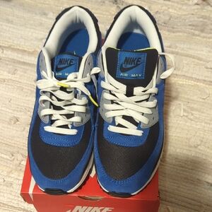 Nike Air Max tennis shoes